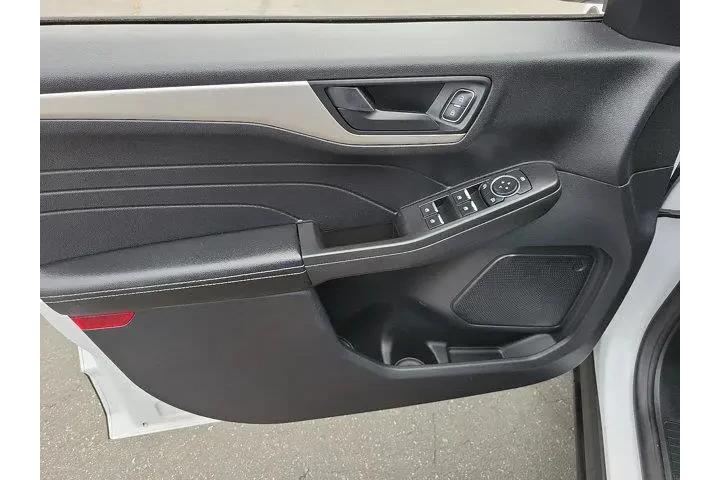 $18200 : Ford Escape 2022 AWD SE 4dr image 9