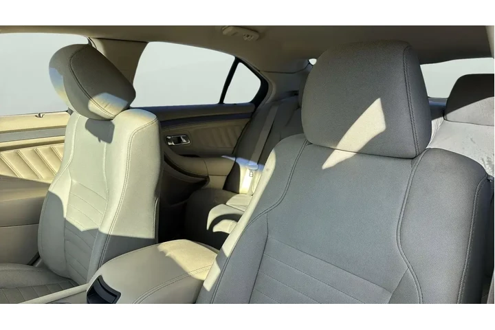 $8457 : Ford Taurus 2016 SE 4dr Seda image 8