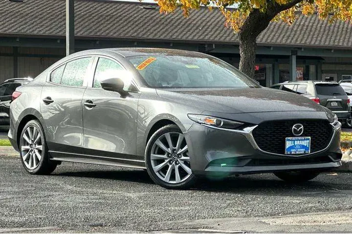 $17722 : Mazda Mazda3 Sedan 2023 2.5 image 2