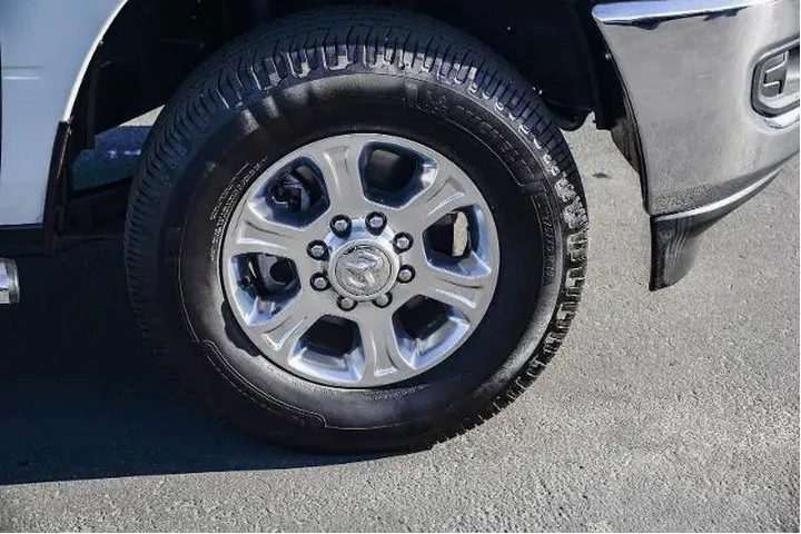 $32995 : Ram 2500 2020 4x4 Big Horn 4 image 9