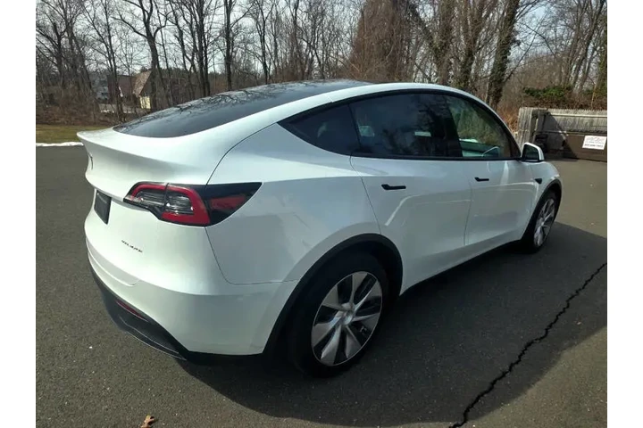 2023 Model Y Long Range image 3