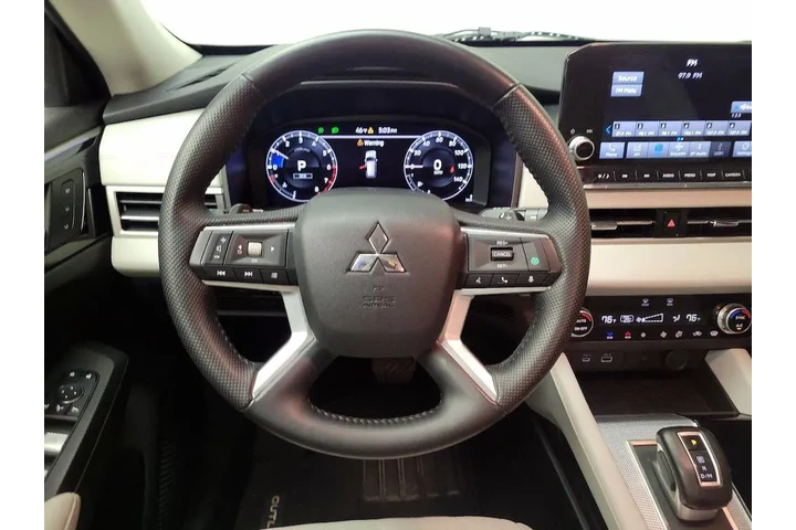 $26998 : Mitsubishi Outlander 2024 AW image 10