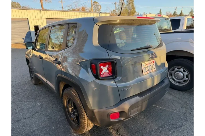 $12000 : Jeep Renegade 2017 4x4 Sport image 3