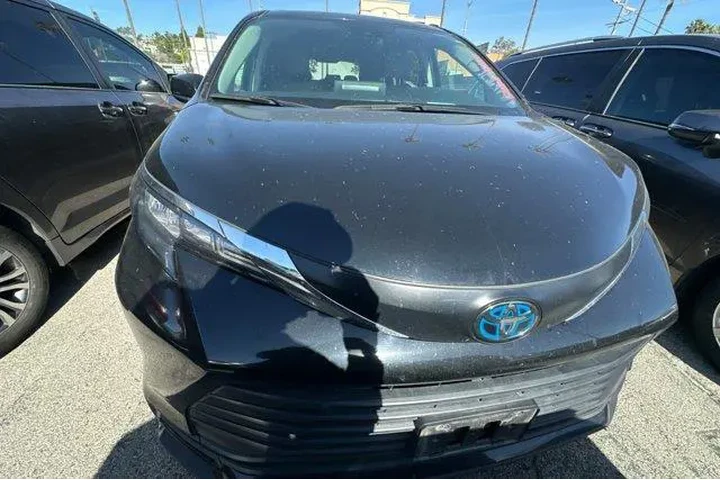 $36549 : Toyota Sienna 2024 LE 8-Pass image 5