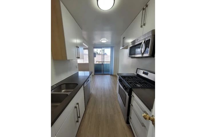 $1100 : Apt. 1Ba/1Ba en Los Angeles image 2