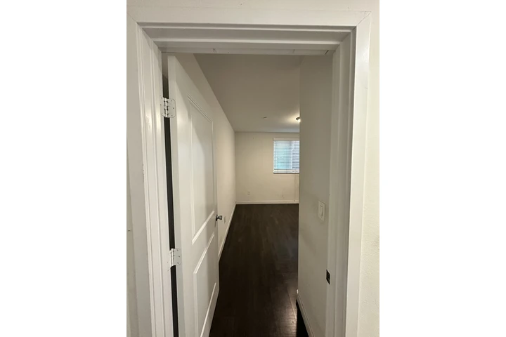 $800 : Cuarto de Renta en Wilmington image 5