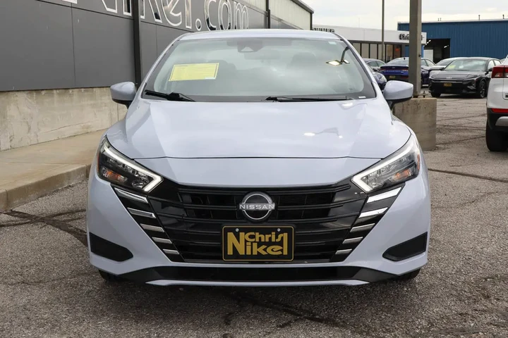 $18087 : 2025 Versa SV CVT image 2