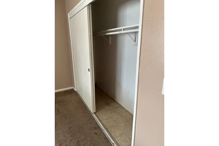 $875 : 1 REC WEST COVINA $875 MES image 1