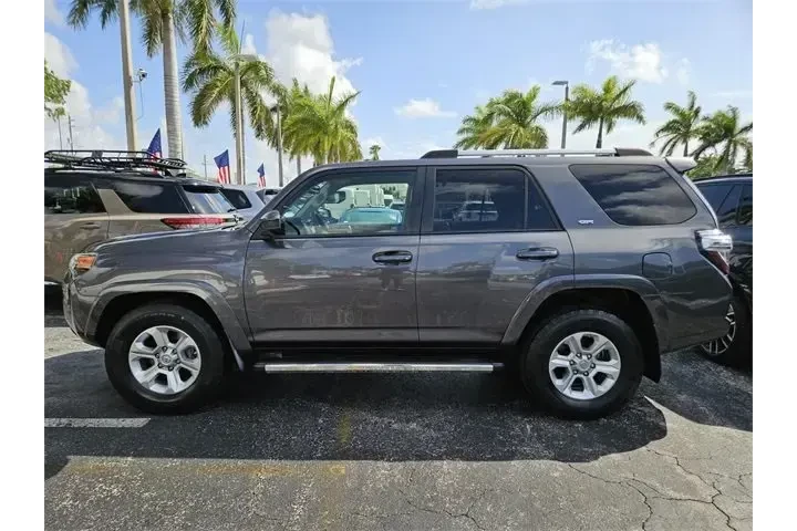 $29990 : Toyota 4Runner 2020 4x2 SR5 image 2