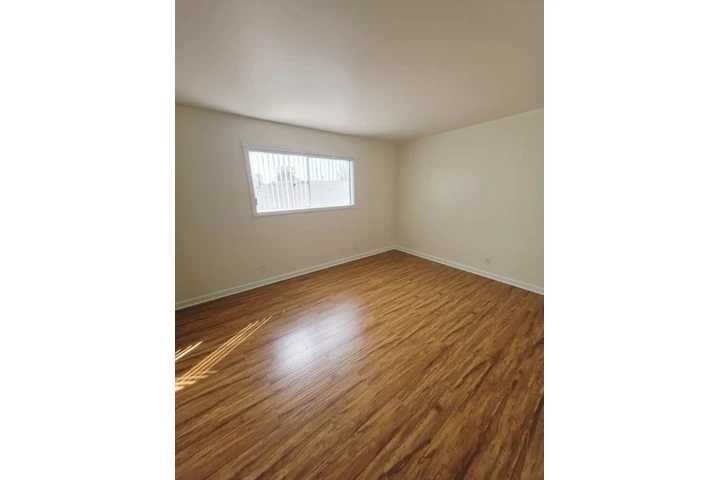 $1970 : 2 Bedroom Apt in James M wood image 5