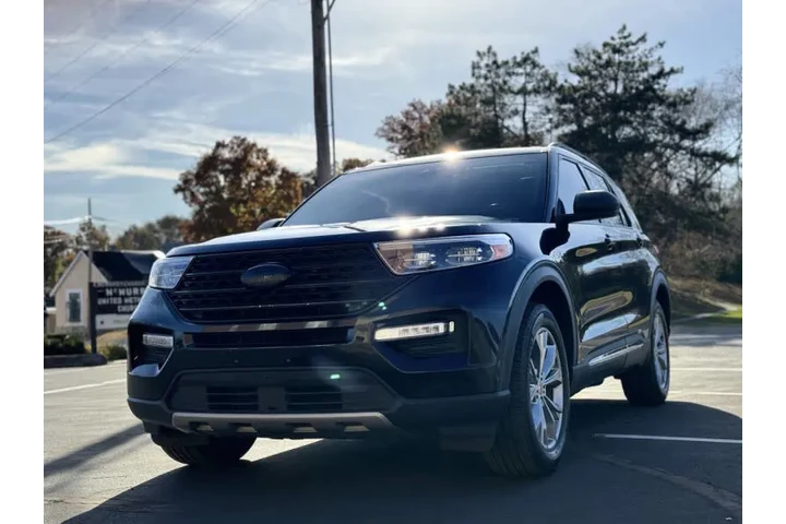 $18999 : 2020 Explorer XLT image 1