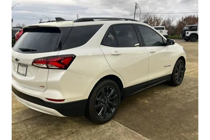 $27334 : Chevrolet Equinox 2024 RS 4d image 4