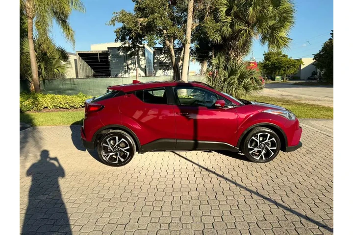 $11900 : TOYOTA C-HR XLE image 10