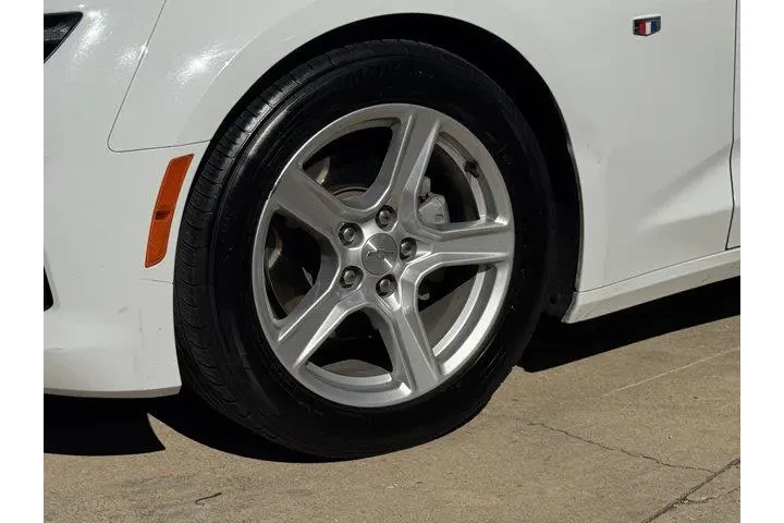 $24736 : Chevrolet Camaro 2023 LT 2dr image 5