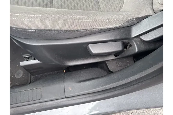 $16750 : Ford Escape 2022 SE 4dr SUV image 5