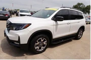 $35225 : Honda Passport 2023 AWD Trai thumbnail