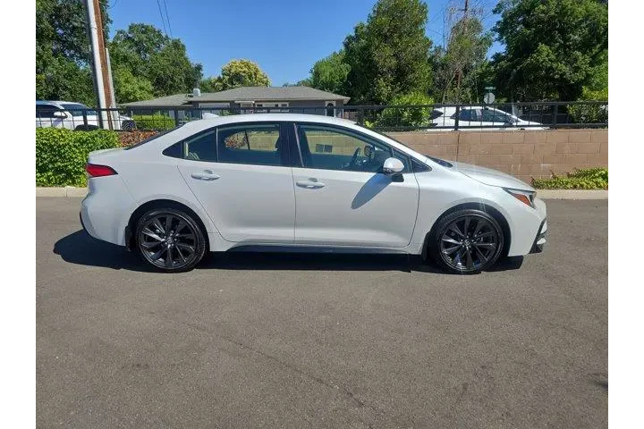 $26995 : Toyota Corolla 2023 SE 4dr S image 3