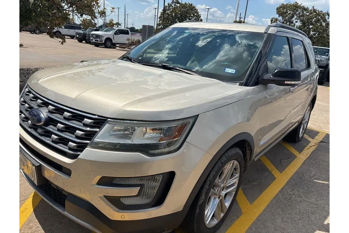 $9125 : Ford Explorer 2017 XLT 4dr S image 1
