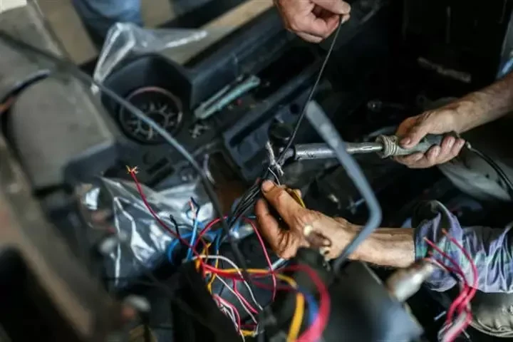 Diagnostic & Repair Salas image 4