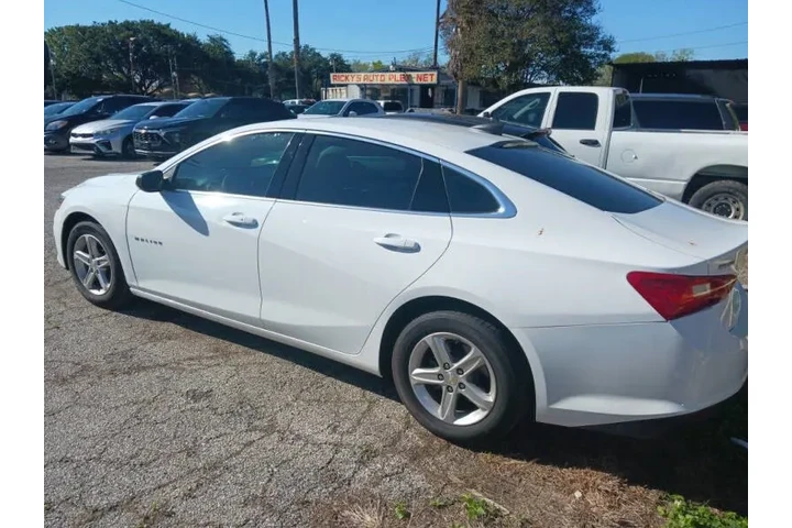 $10800 : 2023 Malibu LS Fleet image 1