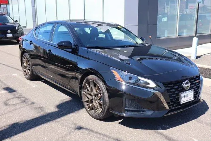 $19701 : Nissan Altima 2025 2.5 SR 4d image 3