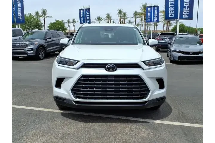 $39490 : Toyota Grand Highlander 2024 image 2