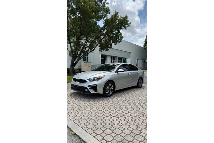 $8900 : 🚘*Kia Forte 2019* image 9