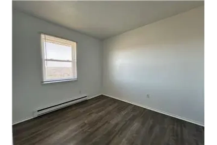 $550 : Rental property with 2 bedro image 8