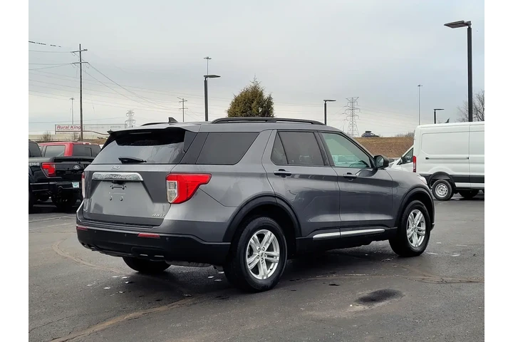 $28629 : Ford Explorer 2022 AWD XLT 4 image 4