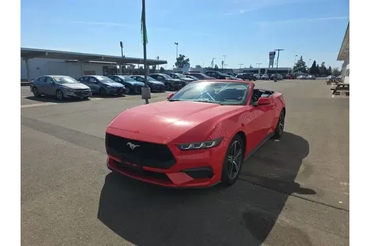 $35900 : Ford Mustang 2025 EcoBoost P image 3