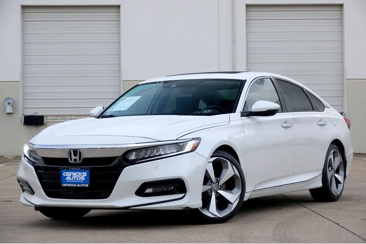 $22700 : 2019 Accord Touring 2.0T image 2