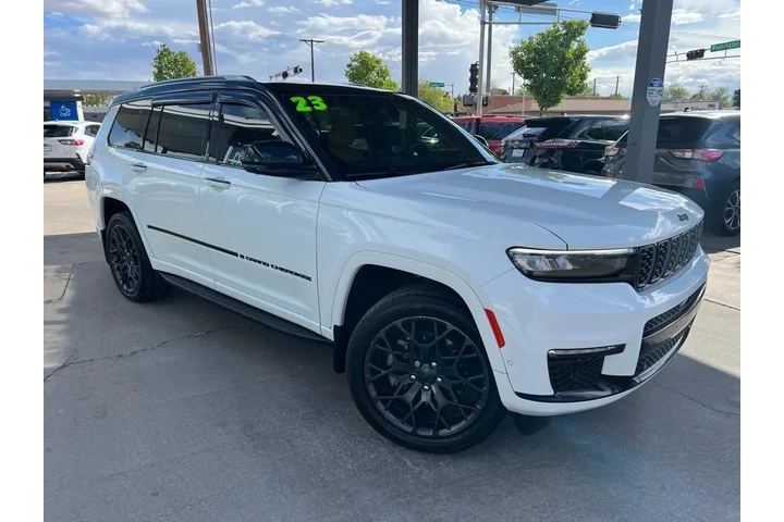 2023 Grand Cherokee L Summit image 3