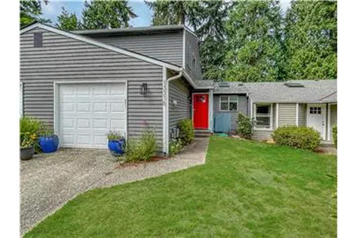 $3200 : Rental property with 2 bedro image 1