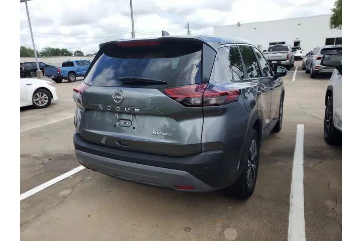 $21988 : Nissan Rogue 2023 AWD SV 4dr image 5