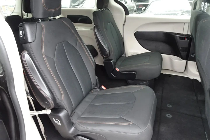 $13995 : 2017 PACIFICA image 8