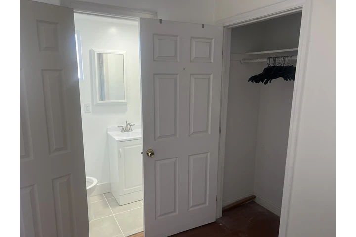 $950 : Un cuarto image 5