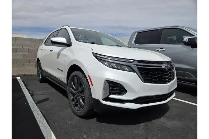 $27991 : Chevrolet Equinox 2023 4x4 R image 1