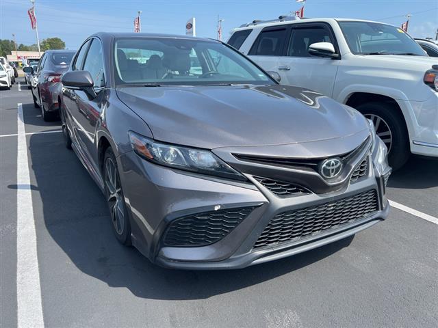 $23390 : PRE-OWNED 2022 TOYOTA CAMRY SE image 1