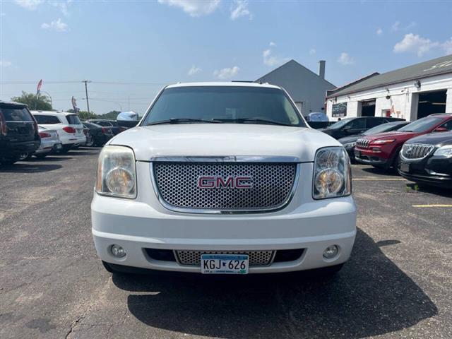 $7999 : 2007 GMC Yukon XL Denali image 3