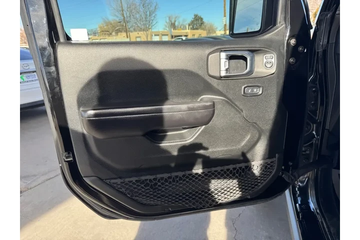 2020 Wrangler Unlimited Rubic image 10