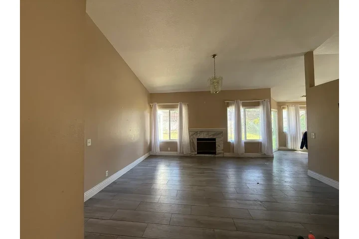$1200 : Fontana - Move-In Ready image 8