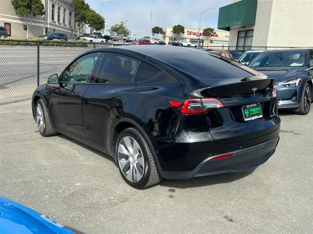 $30900 : Used 2021 Model Y Long Range image 7