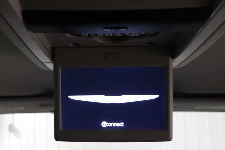 $14997 : Chrysler Town and Country 20 image 2