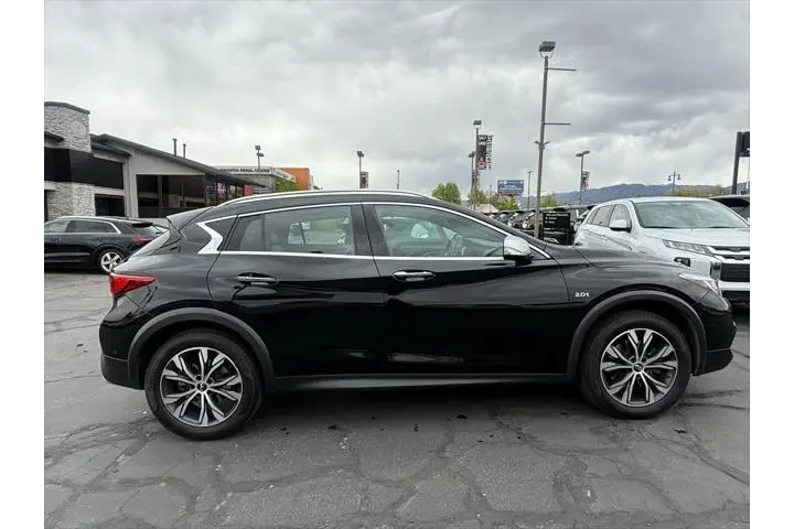 $15696 : INFINITI QX30 2017 AWD Premi image 8