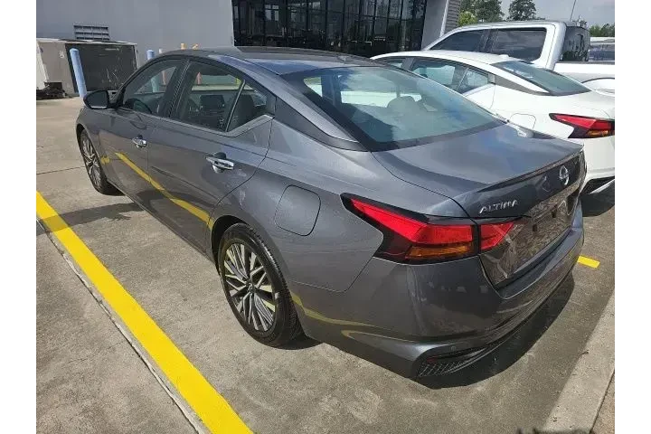 $21958 : Nissan Altima 2025 2.5 SV 4d image 2
