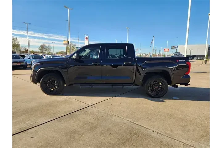 $39856 : Toyota Tundra 2023 4x4 SR5 4 image 4