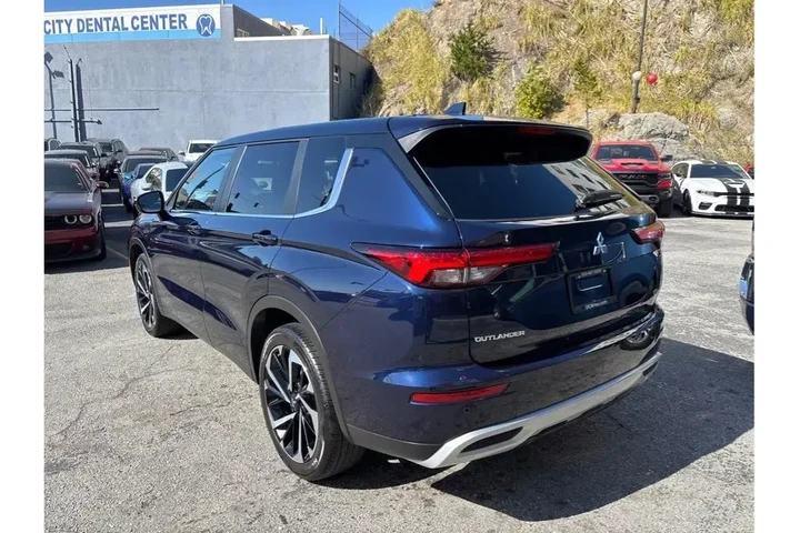 $27088 : Mitsubishi Outlander 2024 SE image 4