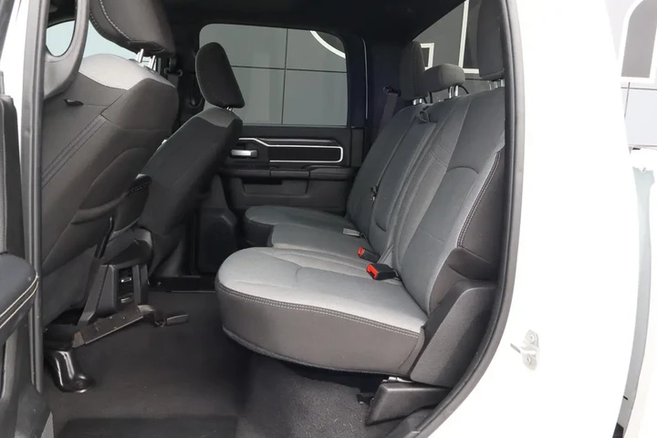 $46988 : 2024 2500 Big Horn 4x4 Crew C image 8