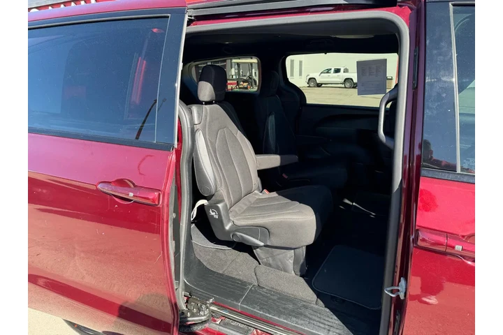 2018 Pacifica S image 7