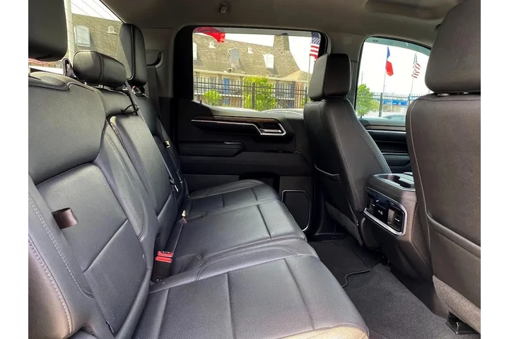 2022 GMC Sierra 1500 SLT Crew image 9